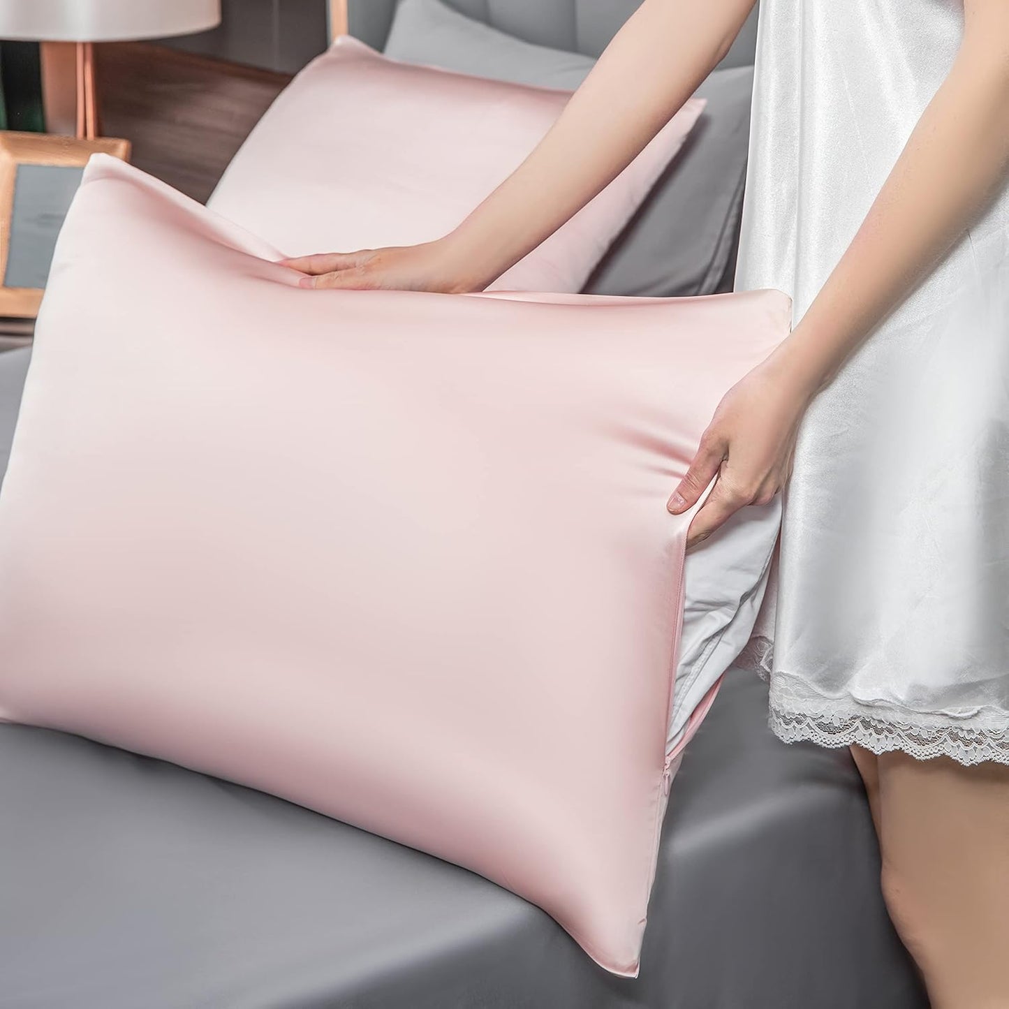 Mulberry Silk Pillowcase for Hair and Skin,Standard Size Cooling Silk Pillow Case with Hidden Zipper,Allergen Proof Dual Sides Soft Breathable Smooth Silk Pillow Cover for Women(Standard,Beige)
