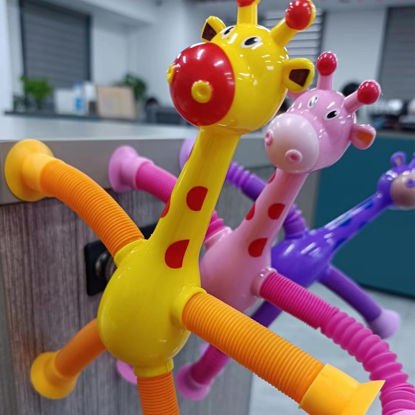 Suction Cup Pop Tubes Giraffe Toy 4PCS, Telescopic Sensory Fidget Toys Funny Shape Changing for Kids Boys Girls Adult Giraffe