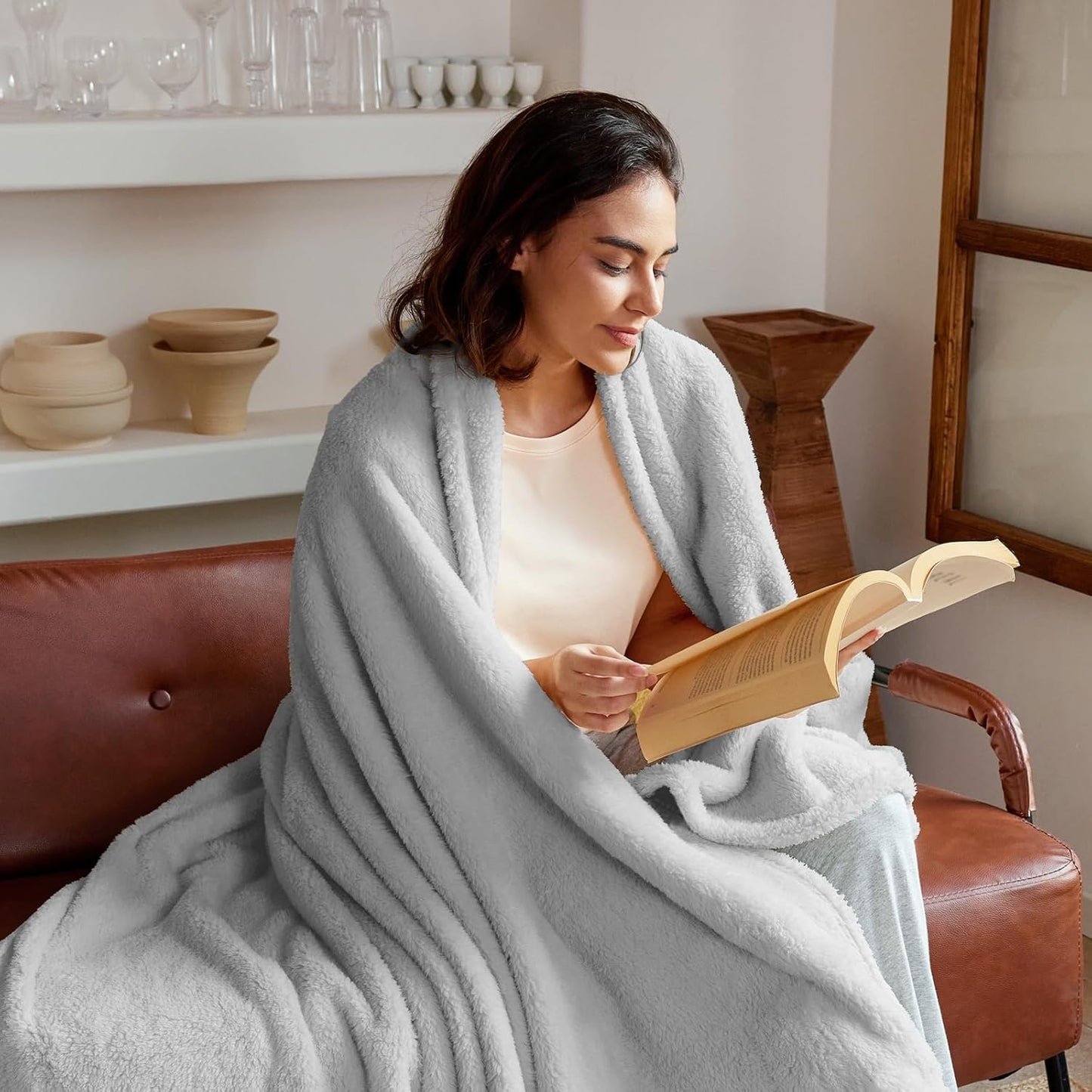 Exclusivo Mezcla Queen Size Flannel Fleece Blanket, Super Soft Velvet Plush Bed Blanket, Fuzzy Cozy and Warm for All Seasons, 90x90 Inches, Light Grey