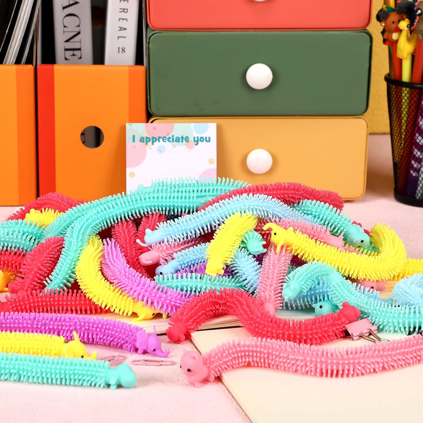 Chivao Bulk Stretchy String Fidget Toys Animal Sensory Toys Pack Worm Sensory Stress Fidget Toys for Adults Stress Anxiety Relieve Relaxing Party Favors(100 Pack, Animal Style)