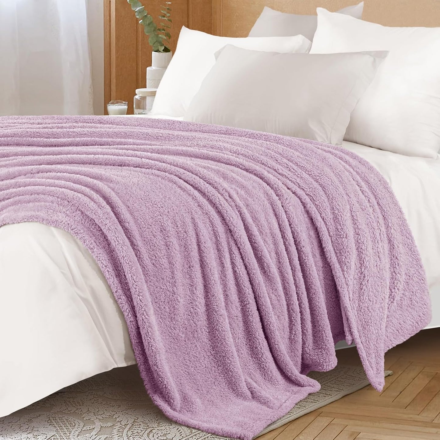 Exclusivo Mezcla Fleece Throw Blanket for Couch Sofa, Soft Warm and Fluffy Blankets for Women Men Girls Kids, Suitable for All Seasons, Light Purple,50x60 Inches