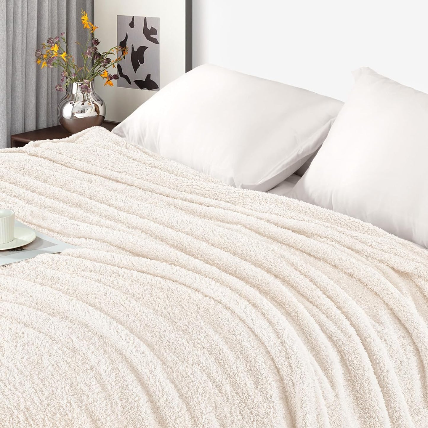 Exclusivo Mezcla Fleece Blanket for Couch, Soft and Cozy Queen Blankets for Women Men Girls Kids, Suitable for All Seasons, White, 90x90 Inches