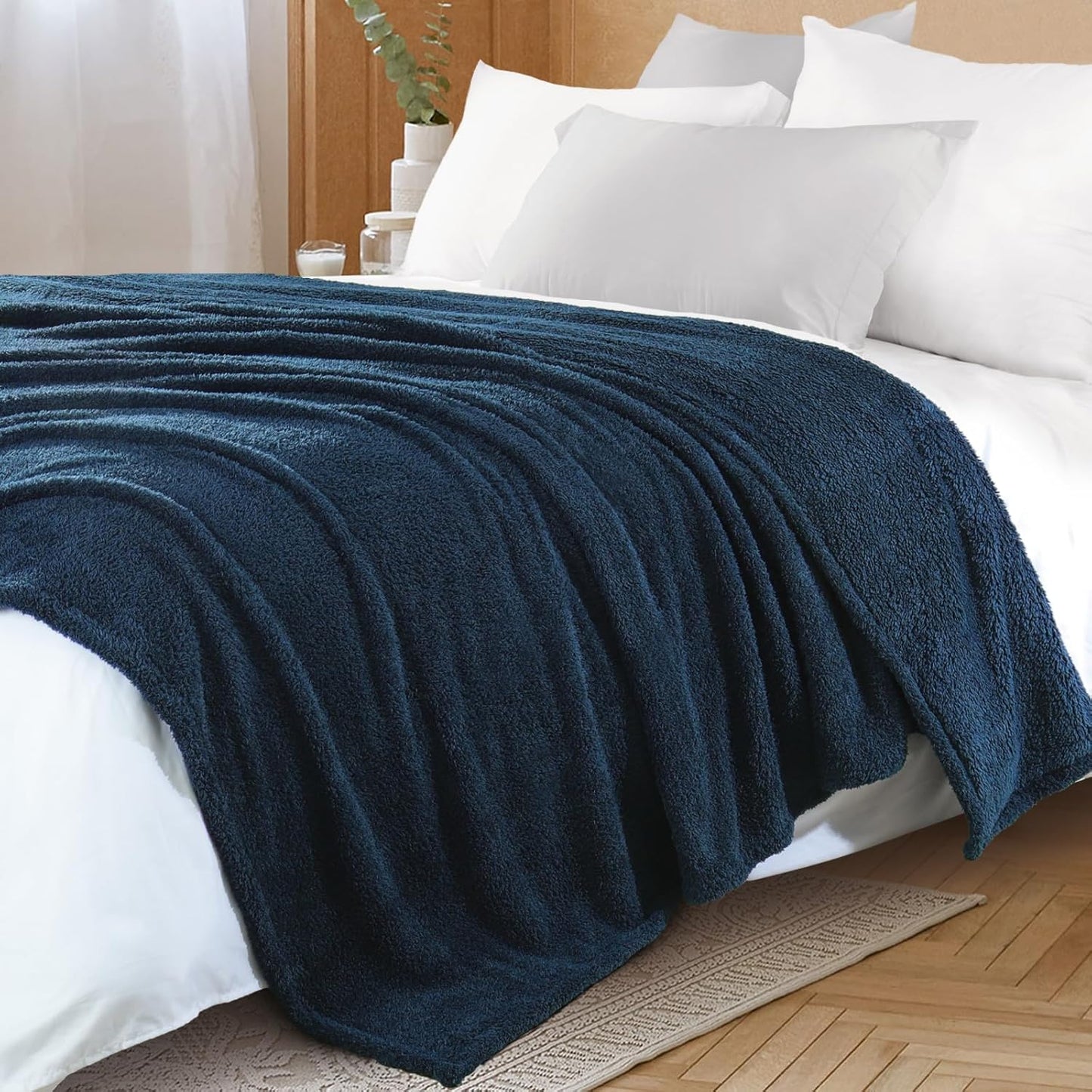 Exclusivo Mezcla Fleece Blanket for Couch, Soft and Cozy Twin Blankets for Women Men Girls Kids, Suitable for All Seasons, Navy Blue, 60x80 Inches