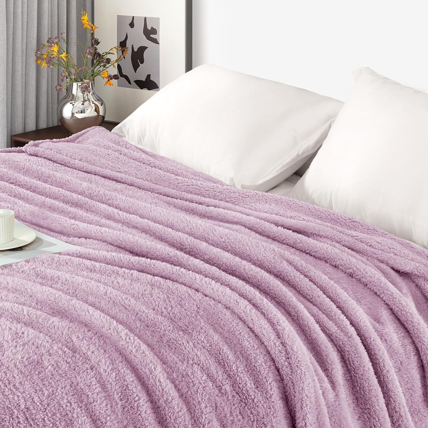 Exclusivo Mezcla Fleece Blanket for Couch, Soft and Cozy Queen Blankets for Women Men Girls Kids, Suitable for All Seasons, Light Purple,90x90 Inches