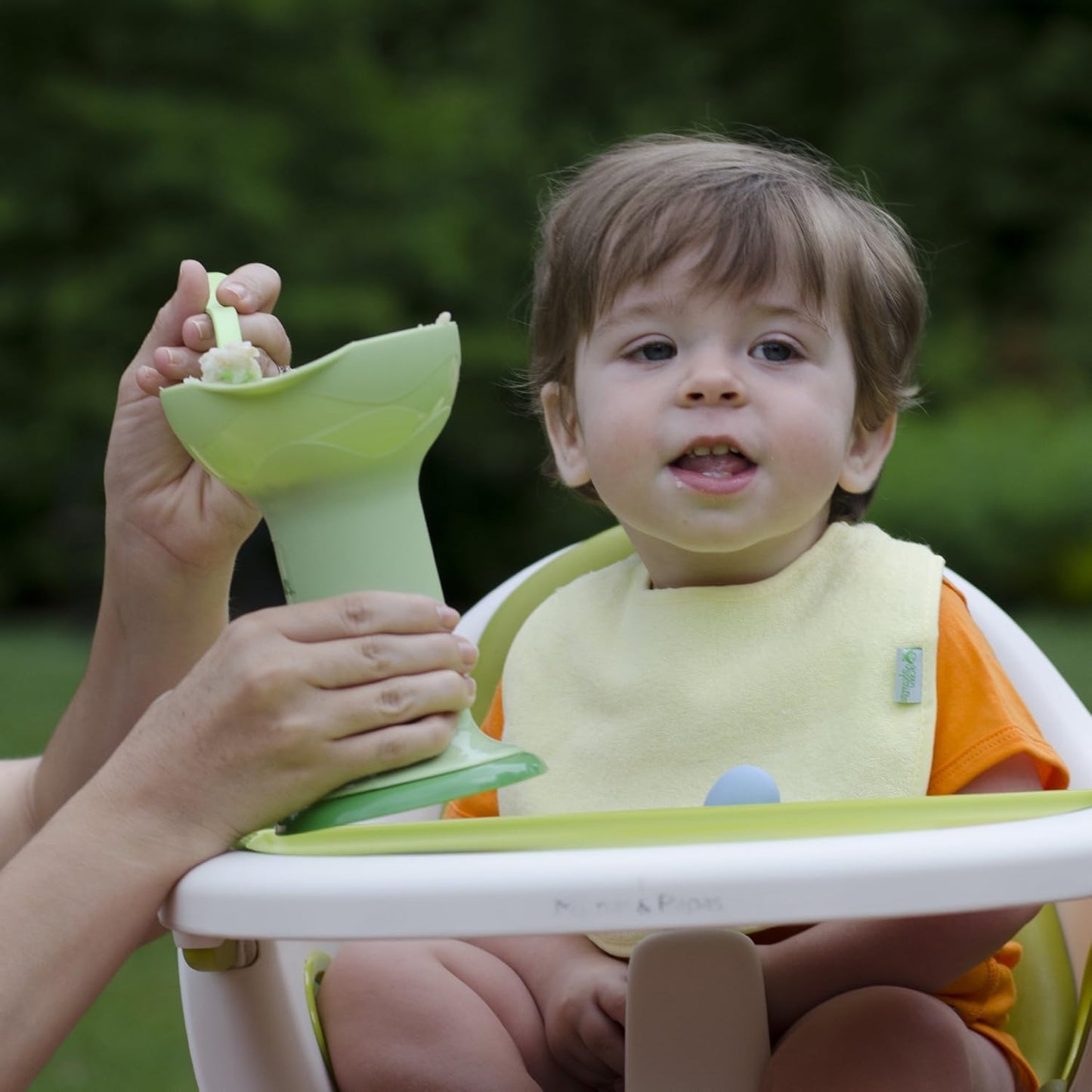 green sprouts Fresh Baby Food Mill - Easily Purees Food for Baby, Separates Seeds & Skins, Compact Size, No Batteries or Electricity Needed, Dishwasher Safe
