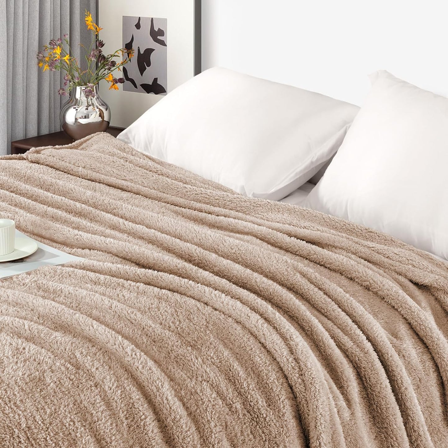 Exclusivo Mezcla Fleece Blanket for Couch, Soft and Cozy Queen Blankets for Women Men Girls Kids, Suitable for All Seasons, Camel, 90x90 Inches